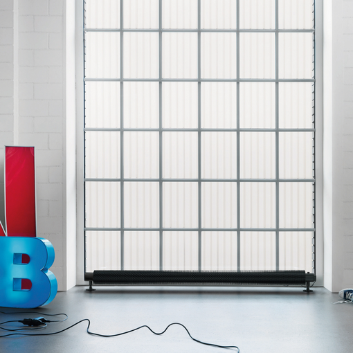 Runtal_RAD_Flow-Form-EL_RACY_black matt_ambience_002_72093_print+web