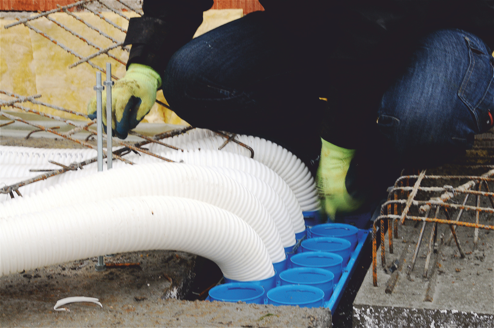 Reference Zehnder ComfoCube APV mounting plate Comfortable indoor ventilation Side view