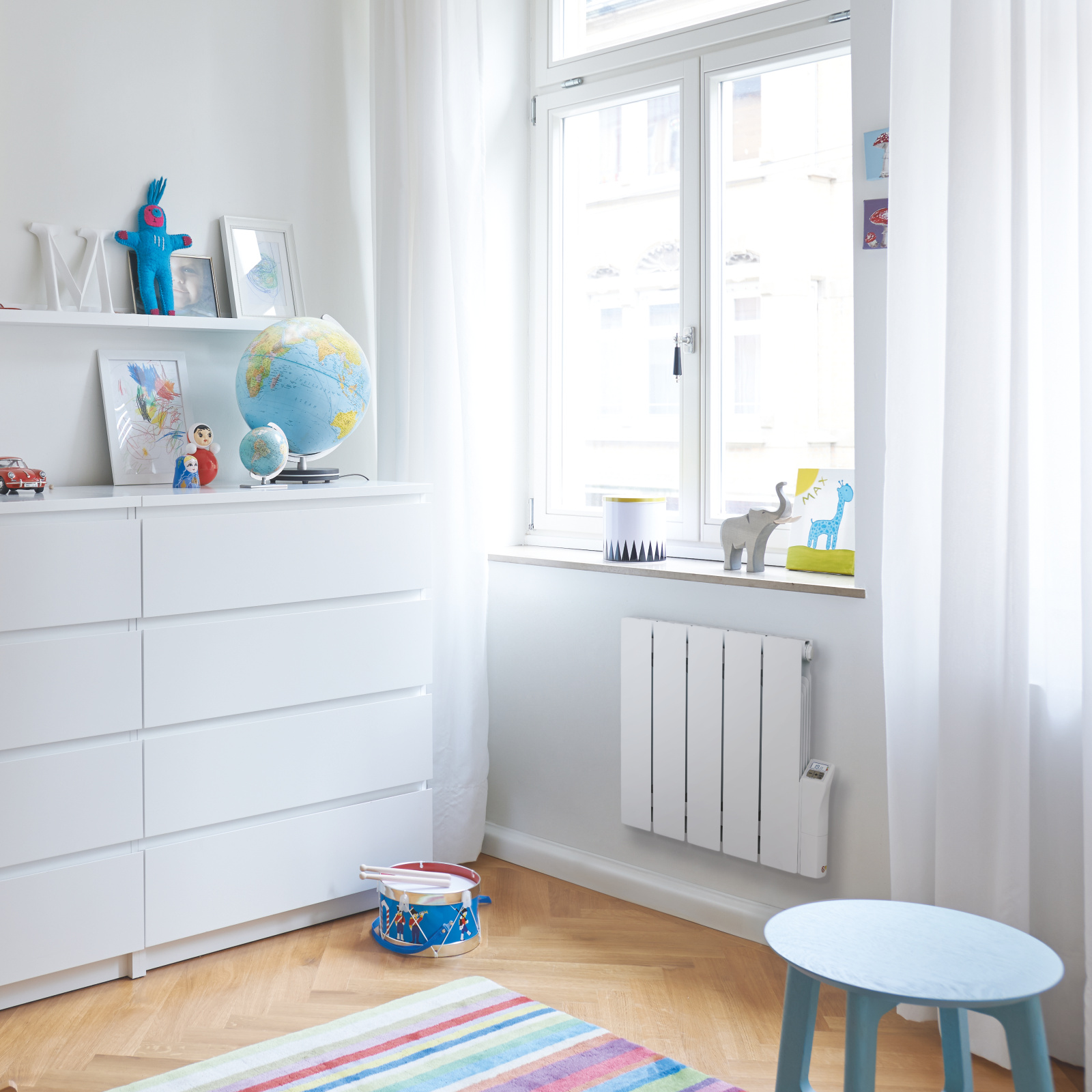 Zehnder_RAD_Alura-EL_white_living_001_print+web Rendering Zehnder Alura Decorative radiator