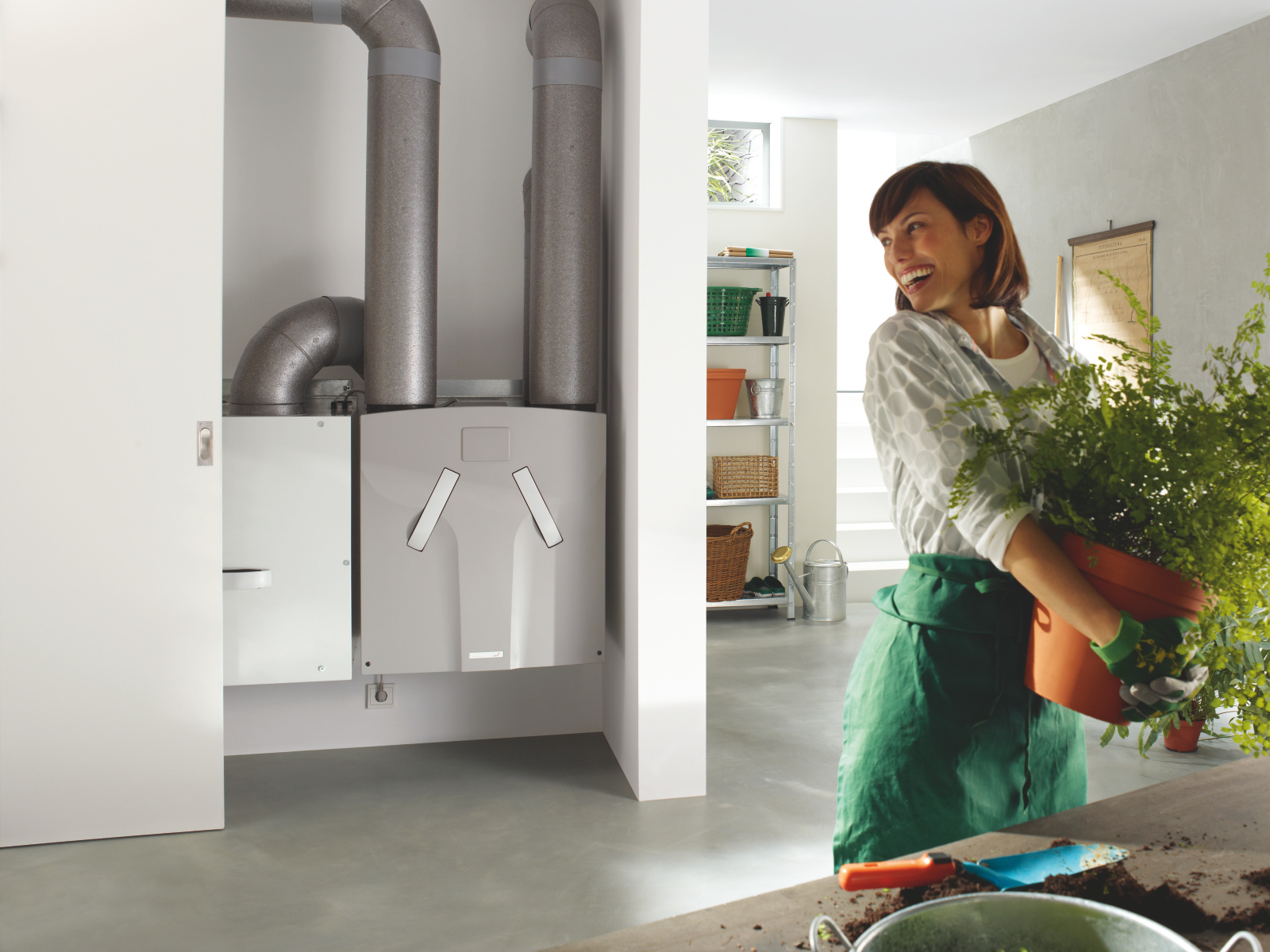 Zehnder_CSY_System_CA550_CFL_basement_gardening_people_happy