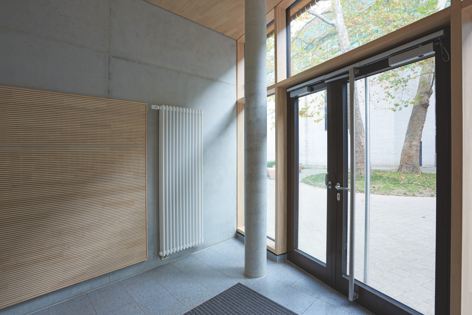 Reference Zehnder Charleston Decorative radiator Front view