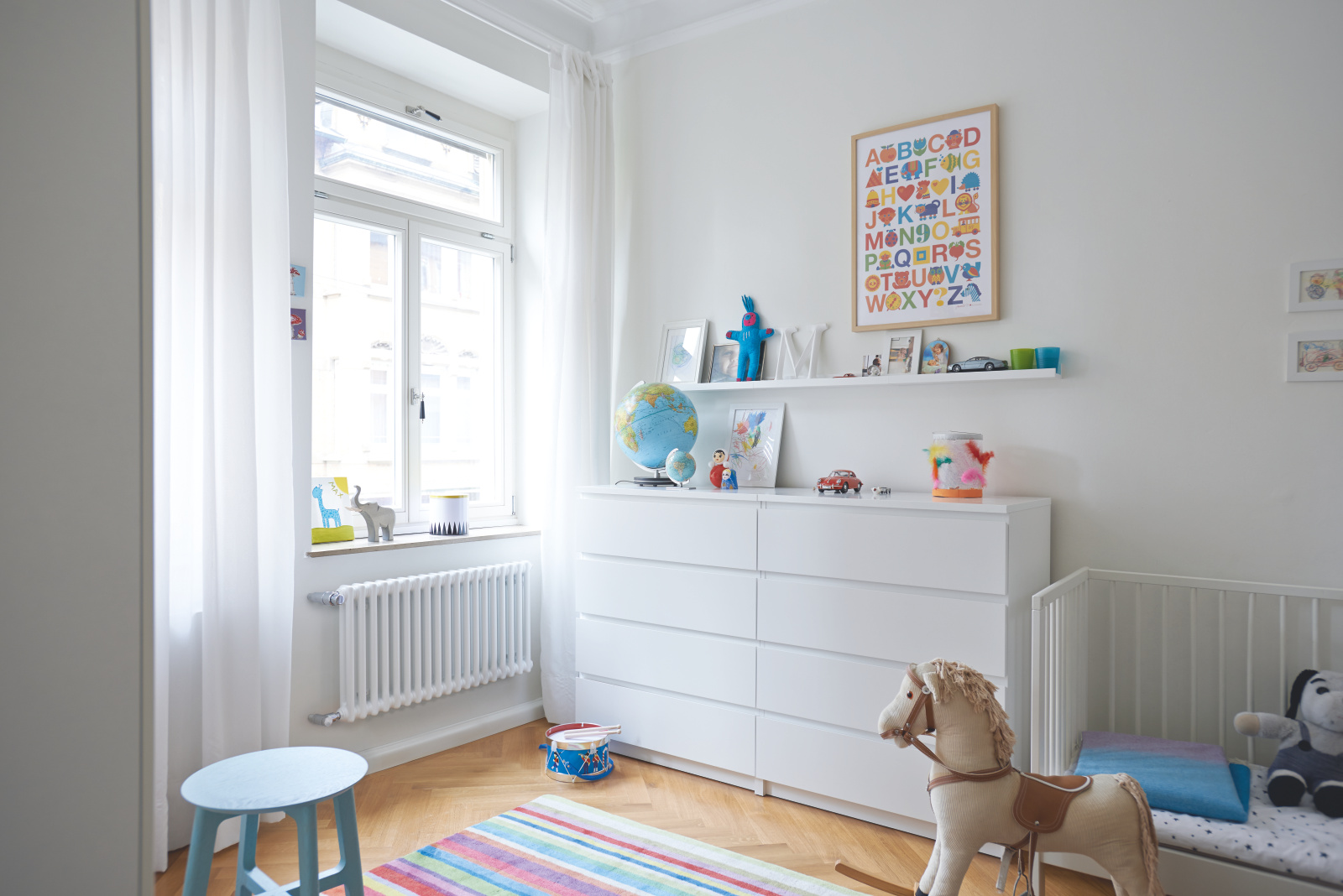 Zehnder_RAD_Charleston-Retrofit-HY_2046_19_RAL9016_kind_02a Rendering Decorative radiator