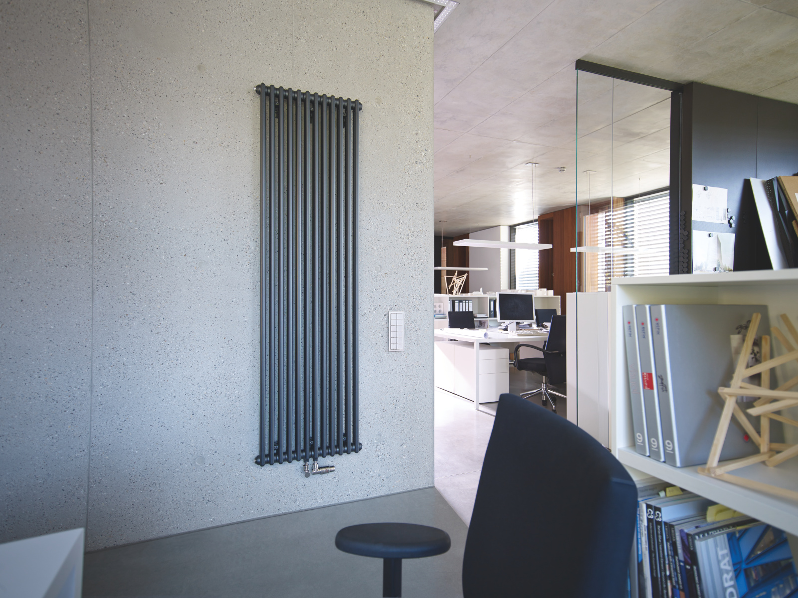 Zehnder_RAD_Charleston-HY_2200_12_volcanic_buero_02  Zehnder Charleston Decorative radiator Front view
